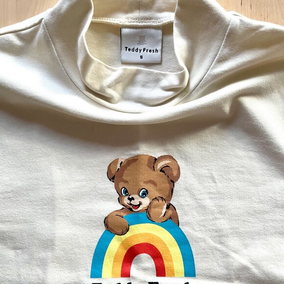 Teddy Fresh Women's Bear & Rainbow Cream Mock Neck Cropped Top Blouse size Small - Picture 2 of 5